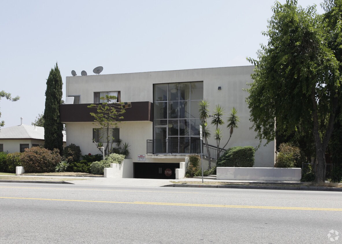 Foto del edificio - 11842 Victory Blvd