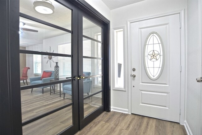 Foto del edificio - 15322 Torry Pines Rd