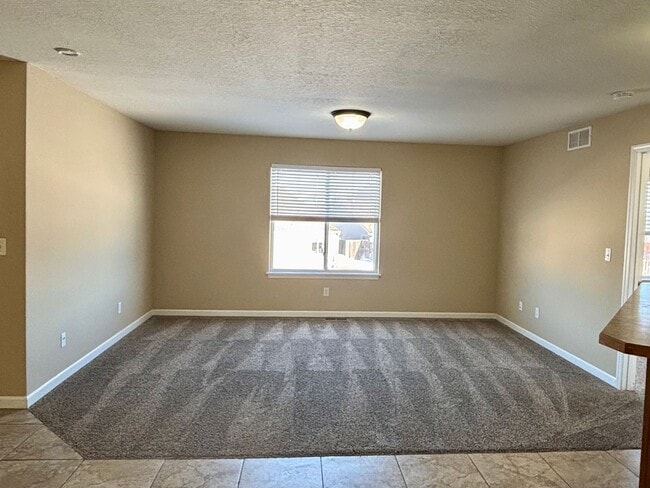 Foto del edificio - Feel Right at Home – Spacious 4 Bed / 3 Ba...