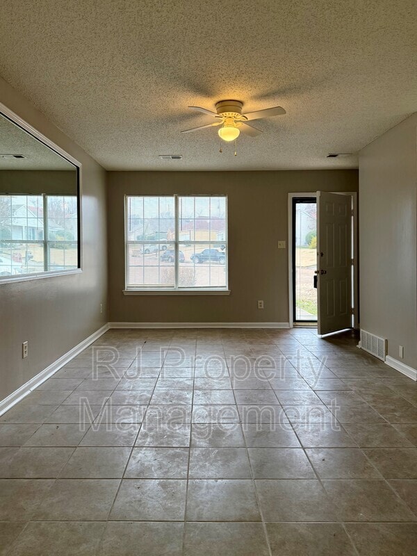 Building Photo - 4297 Kings Valley Cove E