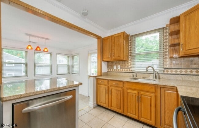 Building Photo - 61 Beechwood Ave