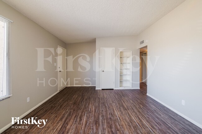 Foto del edificio - 3341 W Desert Cove Ave