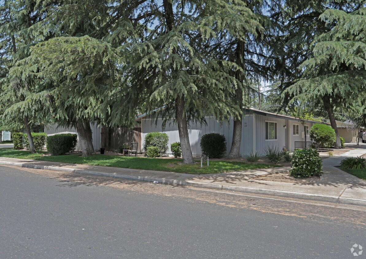Building Photo - 1527 Lind Ave