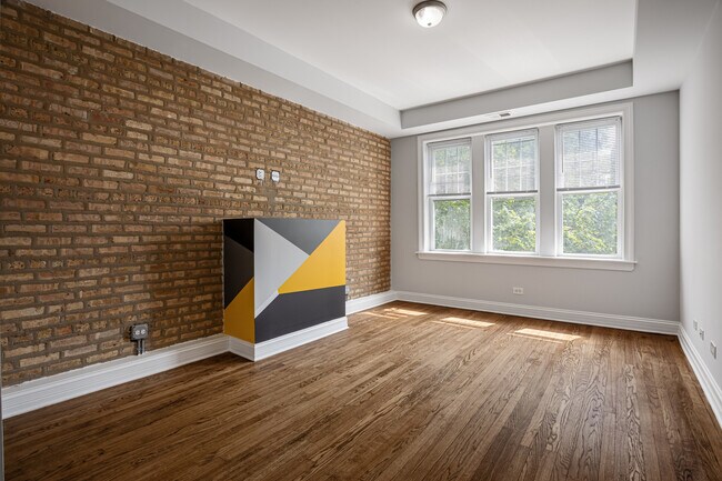 Building Photo - 7324 N Damen Ave