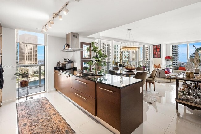 Building Photo - 495 Brickell Ave