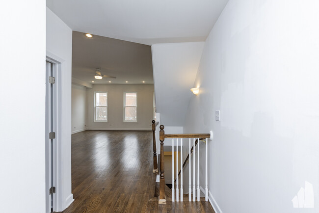 Foto del edificio - 1426 N Greenview Ave