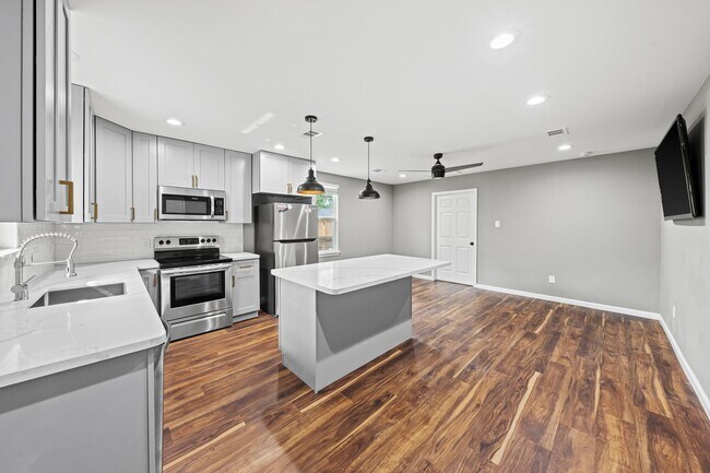 Foto del edificio - 25804 Maplewood Dr