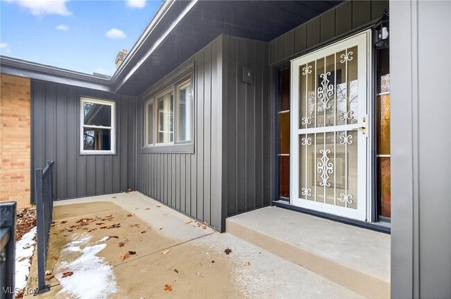 Building Photo - 3863 Wiltshire Rd