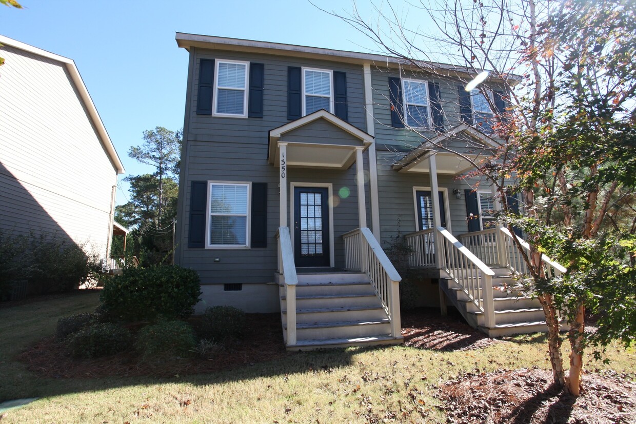 Foto principal - Great Town Home Available in August!