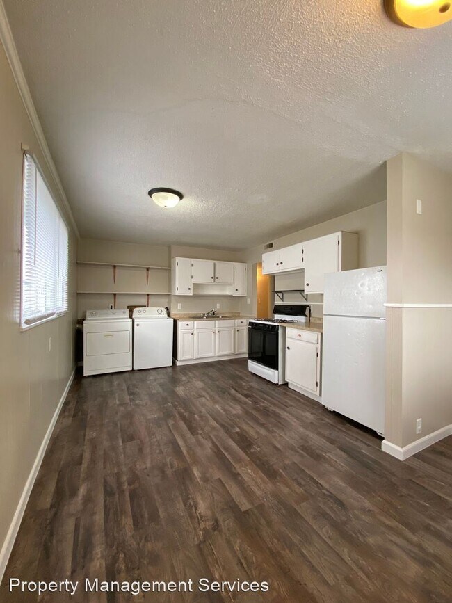 Building Photo - 3 br, 1 bath House - 230 E Jefferson St