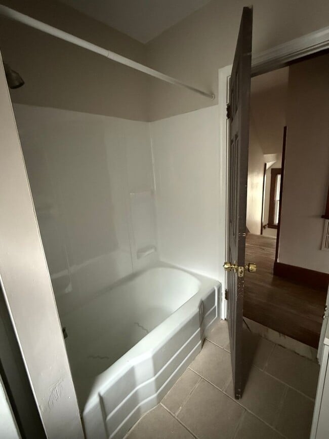 Building Photo - 3 Bedroom House Available