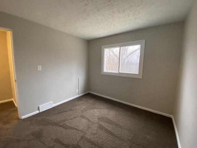 Building Photo - 209 Dalepark Drive Unit #05