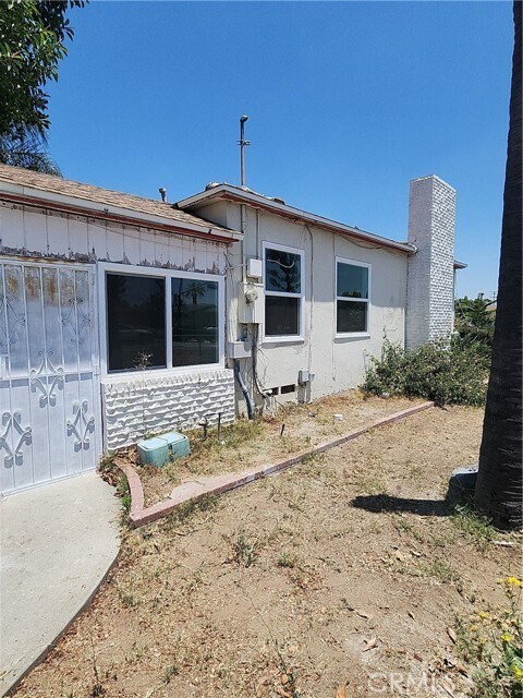 Building Photo - 858 S Riverside Ave