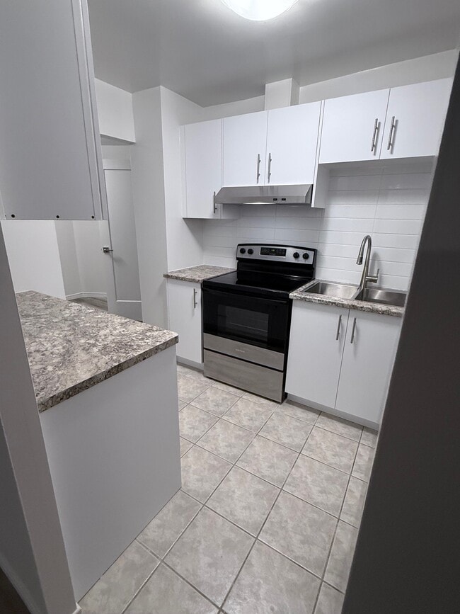 Building Photo - Birch Glen