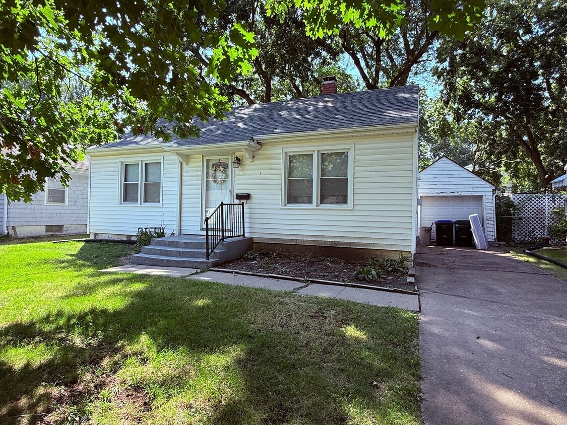 Primary Photo - Charming 2 bedroom 1 bath