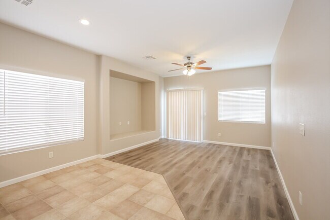 Foto del edificio - 6330 Shadow Moon Pl