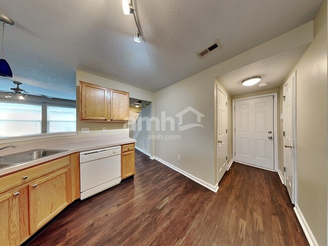 Building Photo - 551 Grabill Dr