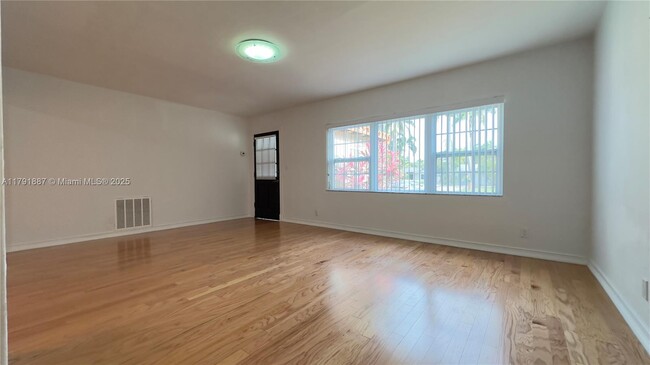 Foto del edificio - 1520 NE 108th St