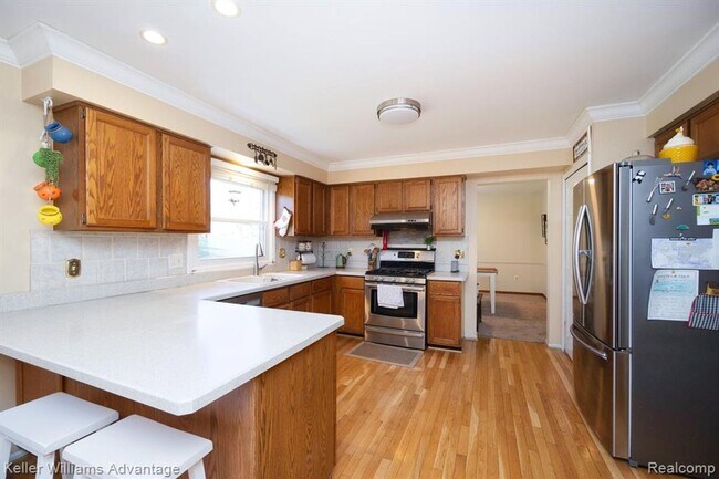 Building Photo - Beautiful Home
