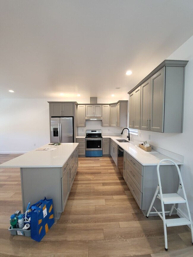 Foto del edificio - 683 Bryden Ave