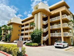 Building Photo - 304 Golfview Rd