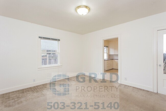 Building Photo - Craftsman Bungalow Available in Kenton Nei...