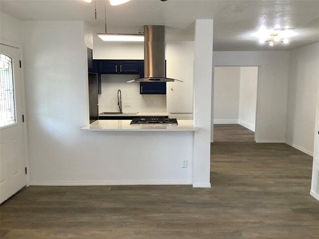 Building Photo - 5809 Glenhollow Path