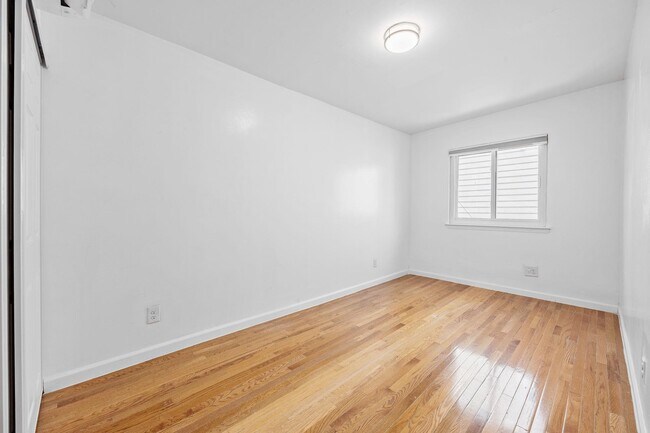 Foto del edificio - 657 Evergreen Ave