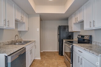 2BR, 1.5BA - 955SF - Kitchen - Woodridge Manor