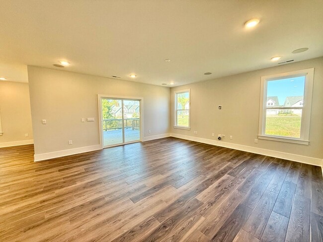 Foto del edificio - Newly Built 5BD, 4.5BA Knightdale Home wit...