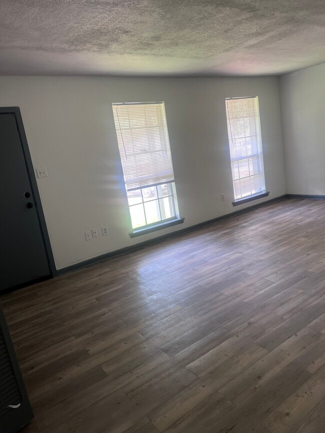 Building Photo - 107 Berryhill Pl