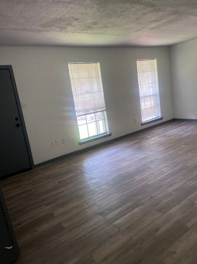 Foto del edificio - 107 Berryhill Pl
