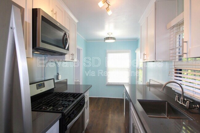 Foto del edificio - 3695 Columbia St