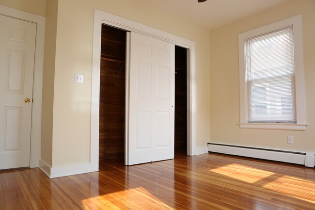 Building Photo - 33 S Cherry St