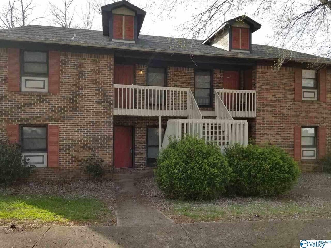 1505 Halston Cir NW Unit A, Huntsville, AL 35816 Room for Rent in