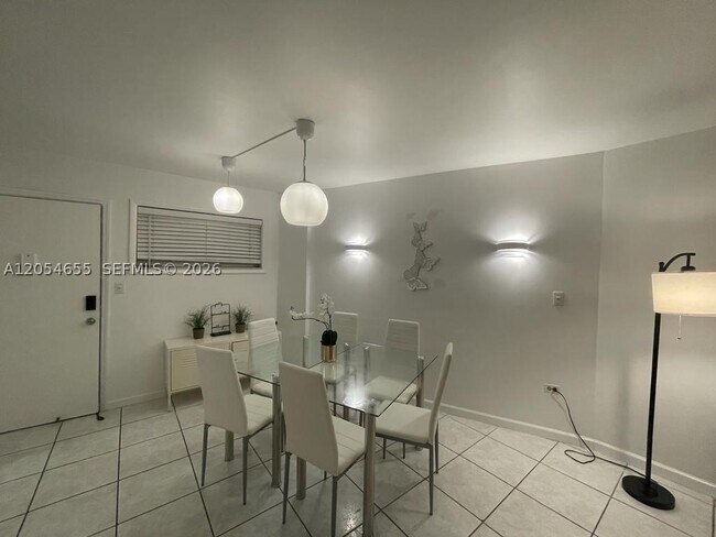 Building Photo - 401 Biscayne Blvd