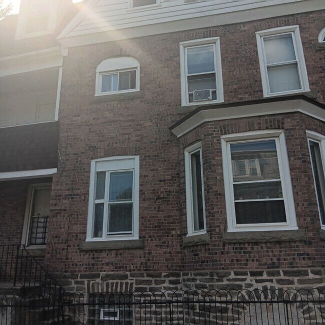 Building Photo - 5101 Pulaski Ave
