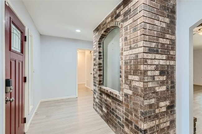 Building Photo - Stunning 4 bedroom for rent, mature trees,...