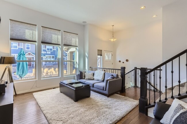 Photo - Spacious 2BDR Modern Townhome in Louisville