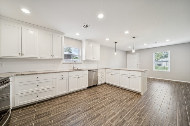 Building Photo - 5429 S Norfolk Ave