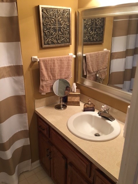 Baño completo - Huffman Street Apartments
