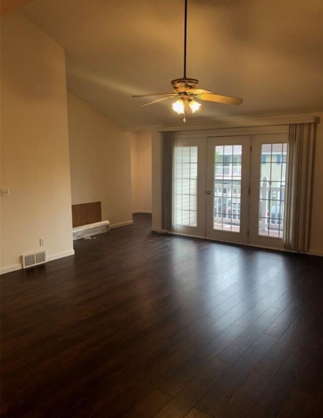 Foto principal - 8 Brookfield Ln