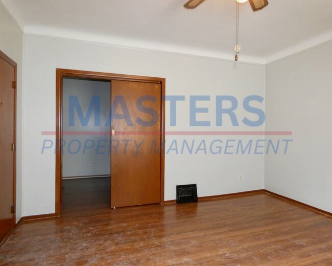 Building Photo - Spacious Rental | Convenient Central Location