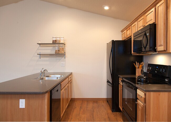 Building Photo - 562 Lulu Ln