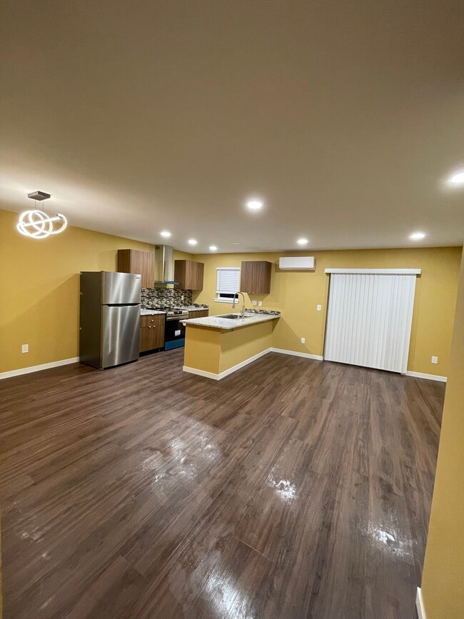 Building Photo - 5711 NE 74th Ct