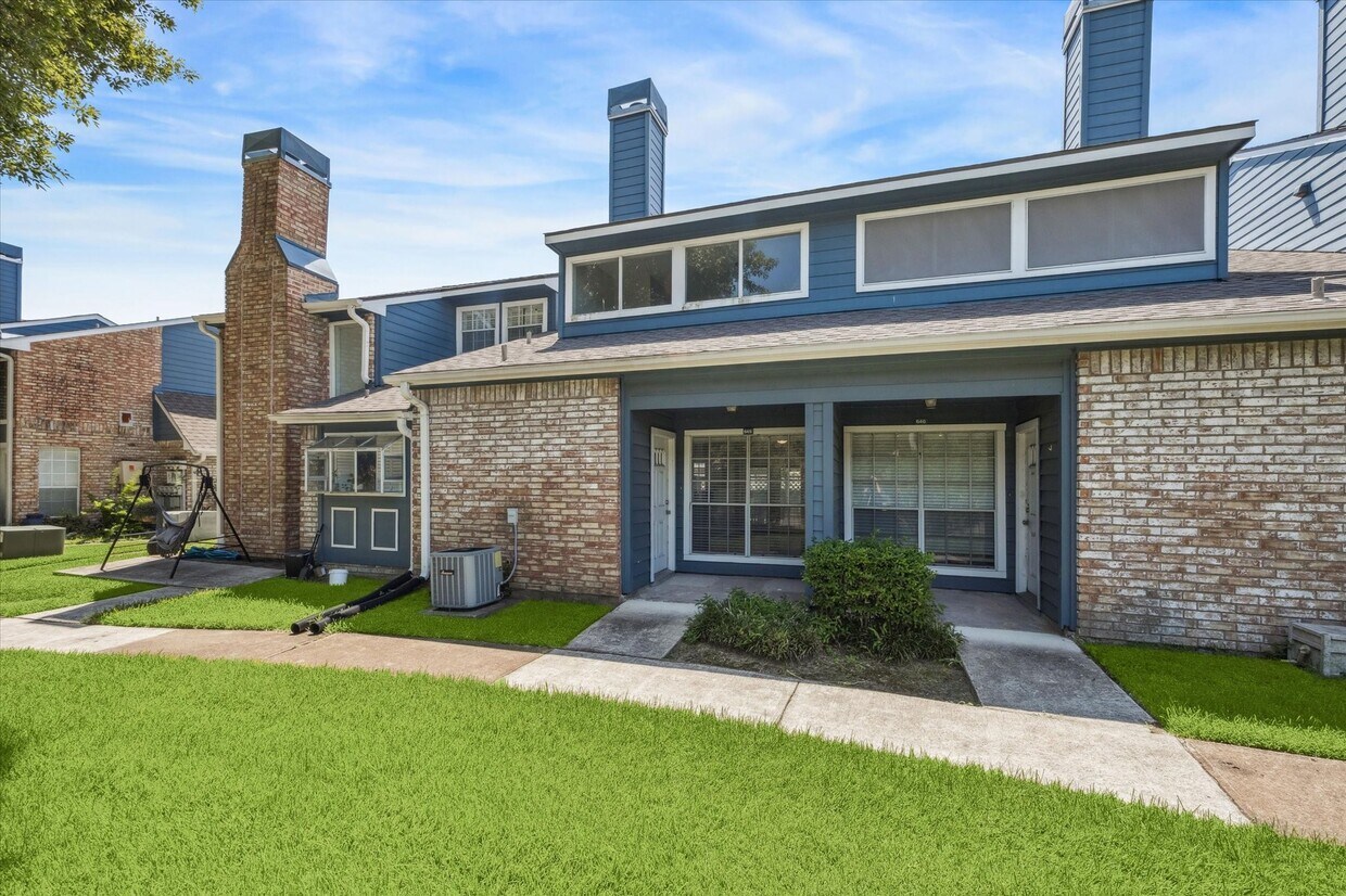 Foto principal - 2323 Fairwind Rd