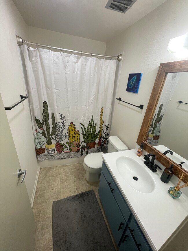 Foto del edificio - 7560 Cathedral Oaks Rd