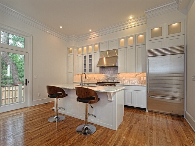 Building Photo - 46 Follen St