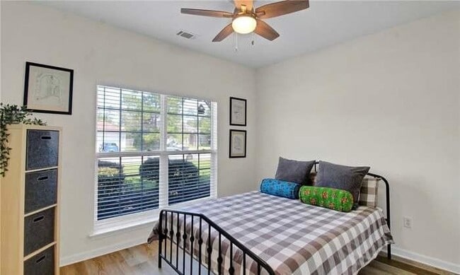 Building Photo - 121 Willow Point Cir