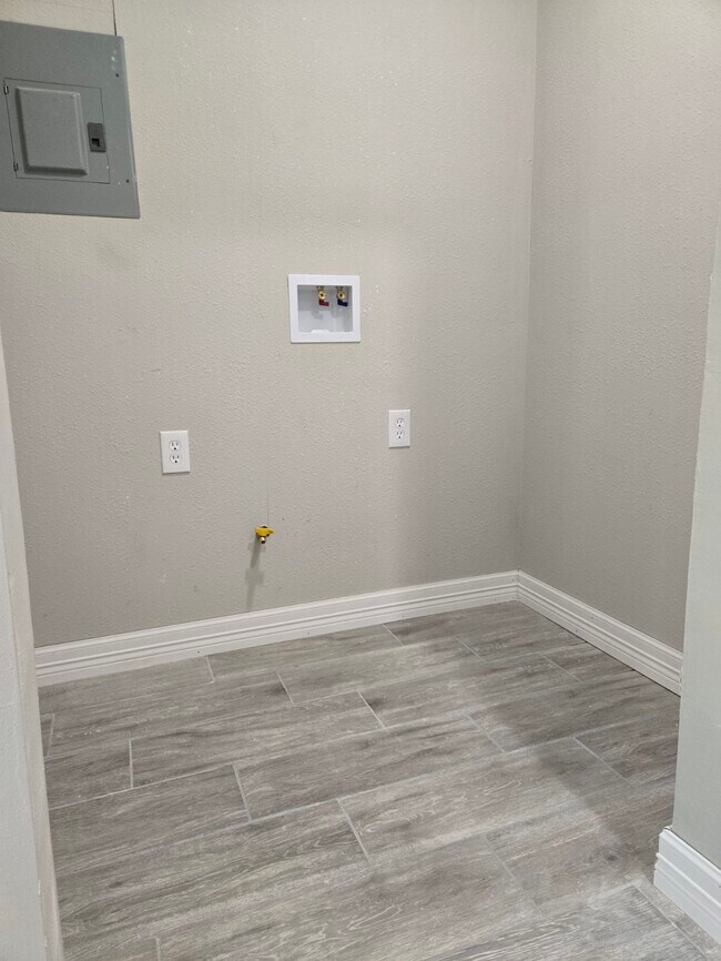Building Photo - 4520 Normandy Way